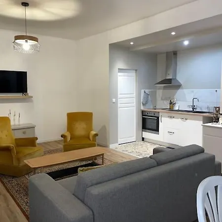 Maison Dans Joli Parc *