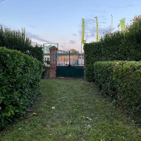 Maison Dans Joli Parc *