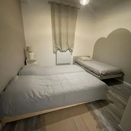 Maison Dans Joli Parc