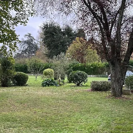Maison Dans Joli Parc 펜션 *