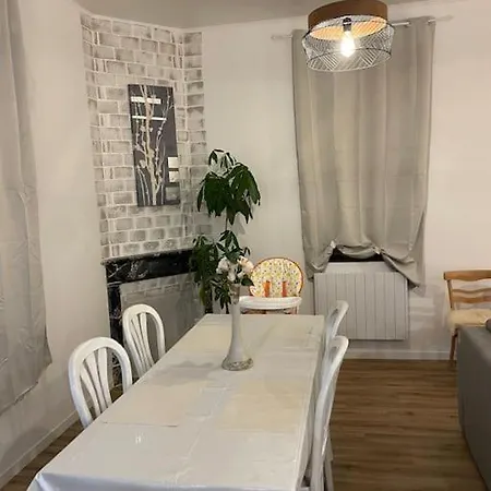 Maison Dans Joli Parc