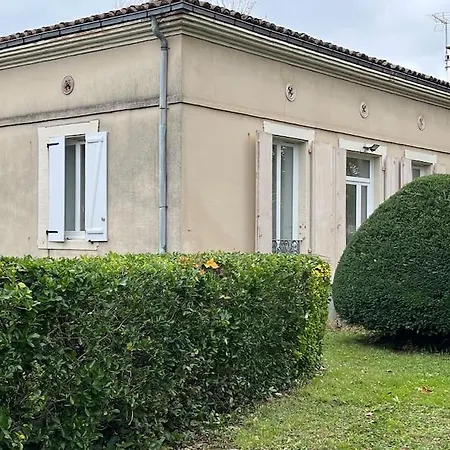 Maison Dans Joli Parc *